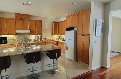 Vallejo House | Entire House 15 mins from Napa and Sonoma
