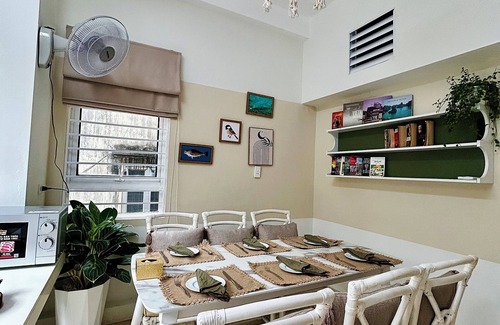 Truc Bach House | Entire house City view Central Train street 6 minute Netflix