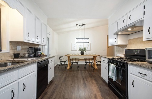 Lawrenceville House | Entire House Family Retreat/Pool Table/Large Deck