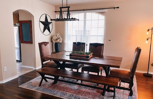 San Antonio House | Entire house! Family Friendly/minutes to Sea World/Lackland AFB/SA Attractions