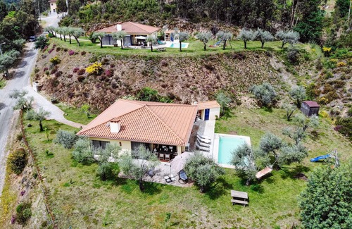 Molares House | Entire house for 5 people, private pool, pets accepted. Fully equipped.