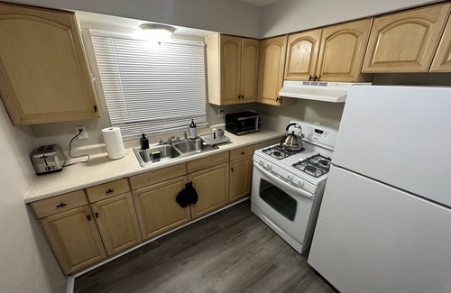 Hazel Park House | Entire house Spacious & Clean for 9. Close To Everything! with WiFi