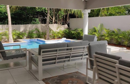Willemstad Villa | Entire House w Private Parking in great Neighborhood