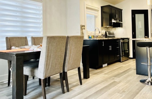 Saskatoon House | Entire house with indoor Fireplace and Jacuzzi