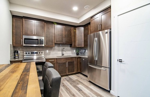 Red Deer House | Entire luxury basement suite in Liberty Landing.