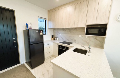 Auckland House | Entire Modern 2-Bedroom Townhouse, 10 min to Airport/Sylvia Park