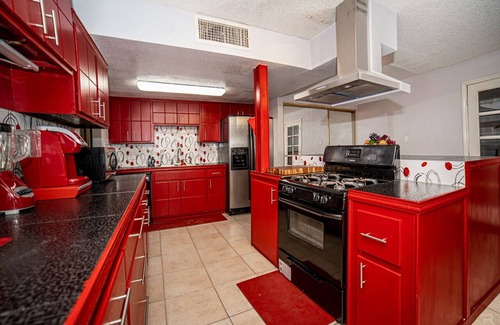 Yuma House | Entire Modern house with 5 rooms, pool and gym !