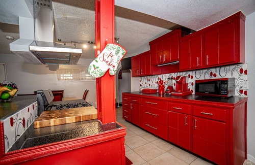Yuma House | Entire Modern house with 5 rooms, pool and gym !