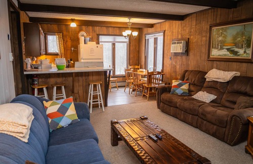 Bessemer House | Entire Piper House Chalet