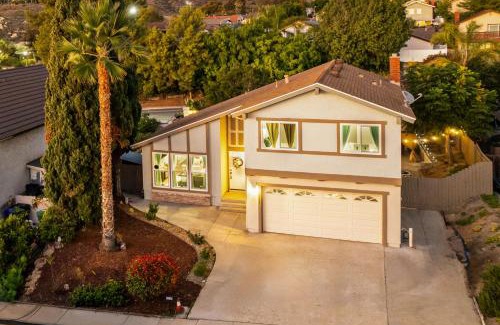 Rancho Penasquitos House | Entire Private Pool, King Bed, 2 Living Room, Gate Yard in Rancho, Available Now