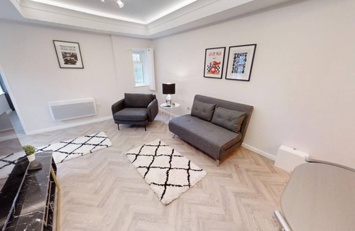 Manchester Apartment | Entire serviced apartment in Prestwich. On the doorstep of Heaton Park!