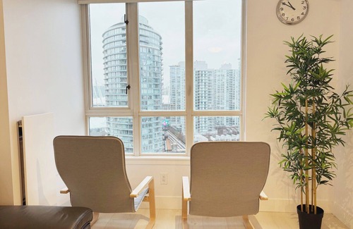 Chinatown Condo | Entire Suite, High FL with a Stunning Downtown View + 1 Free Underground Parking