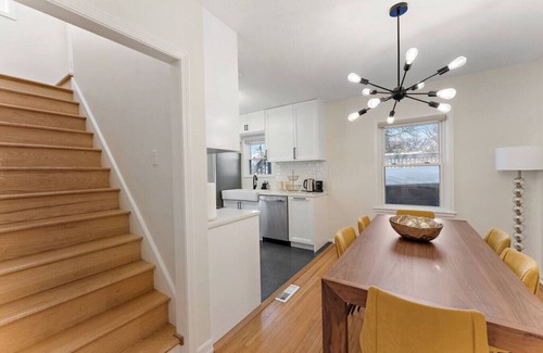 Robbinsdale House | ENTIRE Sunhouse · Sunny 4BR House w/Rooftop Deck 15 min to Downtown!