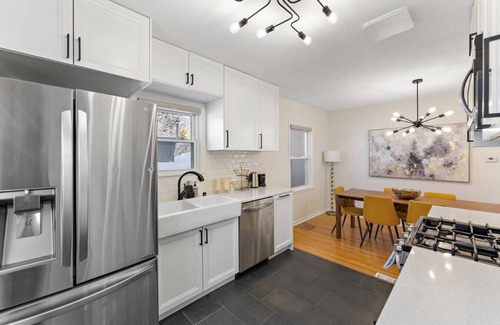 Robbinsdale House | ENTIRE Sunhouse · Sunny 4BR House w/Rooftop Deck 15 min to Downtown!