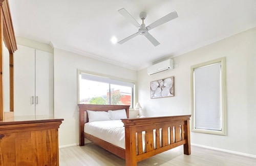 Lakemba House | Entire Top Level of House 7 beds, 3 bathrooms 4x Large rooms