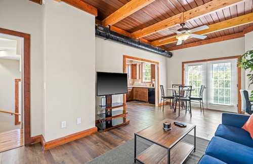 Downtown Greensboro House | ENTIRE Townhouse w/Rooftop Access - 5 min walk to Downtown