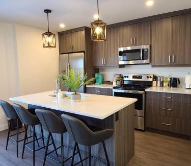Regina House | Entire Upper Level Suite - East Regina
