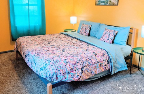 Dundee-Happy Hollow Historic District House | Entire Upscale 1King-2Queen Townhouse 🔼 PING PONG & AIR HOCKEY 🔼 55"TV