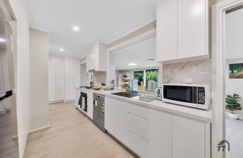 Beacon Hill House | Entire Villa in Beacon Hill