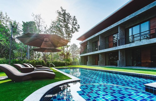 Chang Phueak Villa | Entire Villa · Stucco Loft Residency, 18 Bedrooms with Balcony & Pool, 36 Guests