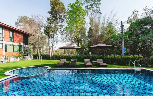Chang Phueak Villa | Entire Villa · Stucco Loft Residency, 18 Bedrooms with Balcony & Pool, 36 Guests