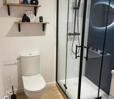 Mimizan Apartment | Entre bourg et plage, climatisé, grande terrasse, WIFI, parking gratuit, linge et ménage compris