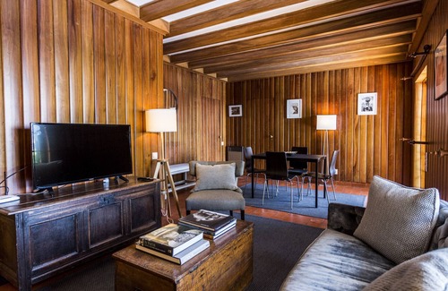 Malveira da Serra Villa | Entre Rochas Pool House by CadenzaLux