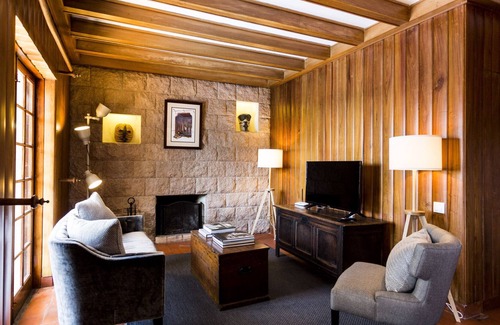 Malveira da Serra Villa | Entre Rochas Pool House by CadenzaLux