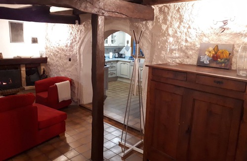 Lhuis House | Entre Vignes et Montagne House. All confort