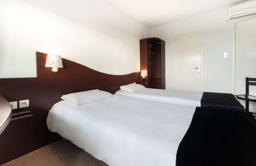 Quimperle Hotel | Enzo Hotels Quimperle By Kyriad Direct