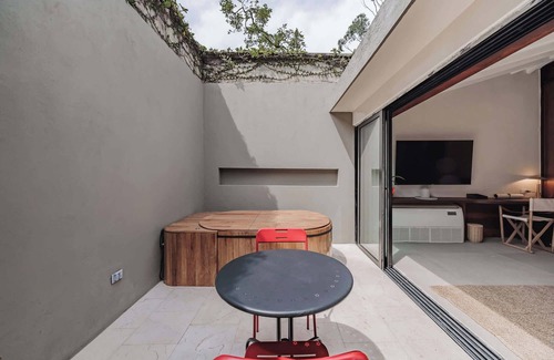 El Poblado House | |EP| Casa Uribe: Architecture, Art & Nature