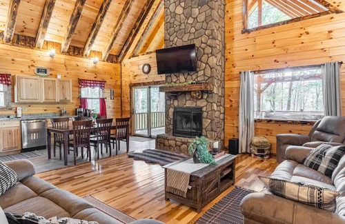 Logan Cabin | Epic Cabin 5 Miles from Hocking Hills Park. Hot Tub, Sauna, Arcade and more!