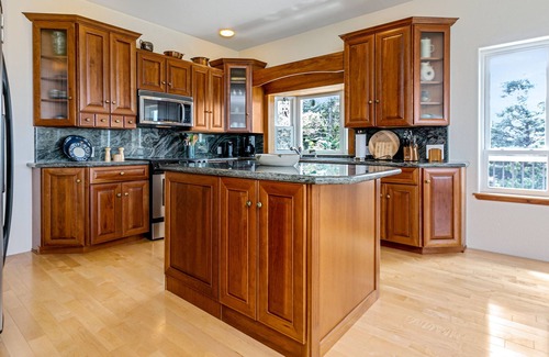 Gold Beach House | Epic ocean views w/easy walk to beach from this pet-free private retreat!