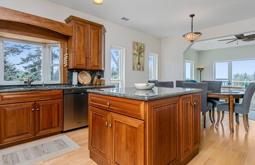 Gold Beach House | Epic ocean views w/easy walk to beach from this pet-free private retreat!