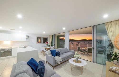 Airlie Beach Apartment | Epitome of luxury - absolute waterfront penthouse