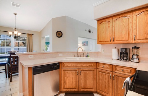 Ocala House | Equestrian Paradise w/Swimming Pool 12 min to WEC Walk to Food, Mall, Shops
