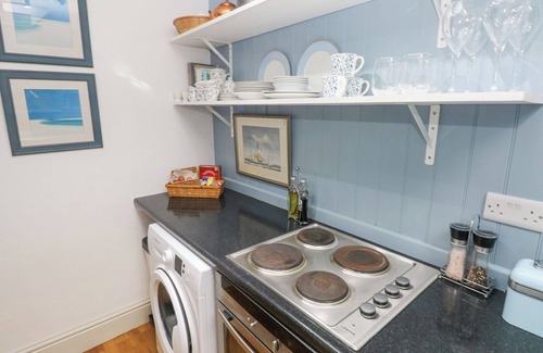 Clarbeston Road Cottage | EQUINE STUDIO ANNEXE, pet friendly in Maenclochog