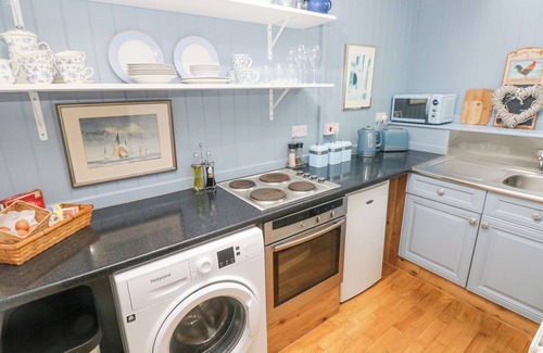 Clarbeston Road Cottage | EQUINE STUDIO ANNEXE, pet friendly in Maenclochog