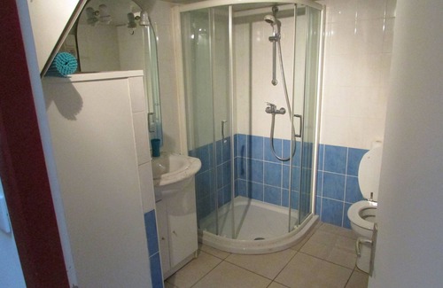 Camiac-et-Saint-Denis Apartment | Equipped mezanine studio