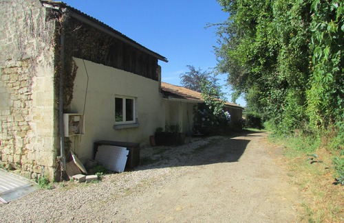 Camiac-et-Saint-Denis Apartment | Equipped mezanine studio