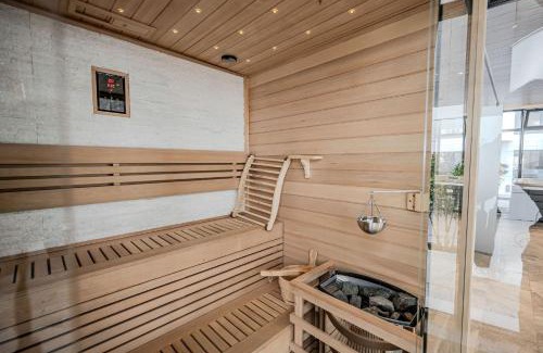 Mamaia-Sat Apartment | Erato Apartment in Odyssey Spa Pool & Fitness Resort-parking