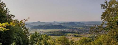 Kaltbrunn Apartment | Erdgeschoss 75 m2 Großer Parkplatz WLAN Terrasse 30 m2 Übernachtung Unterkunft