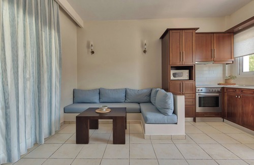 Akrotiri House | Erietta Aparthotel