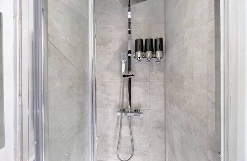 Waddon Apartment | Erin Court Mansion -The Hideaway