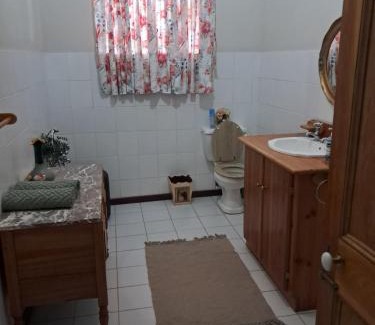 Okhahlamba House | Erin Guesthouse and B&B