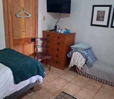 Okhahlamba House | Erin Guesthouse and B&B