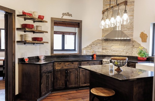 Rubicon House | Erin Hills Area Perfect Getaway, Golf and Wedding GroupsnNEW Fall Color Specials