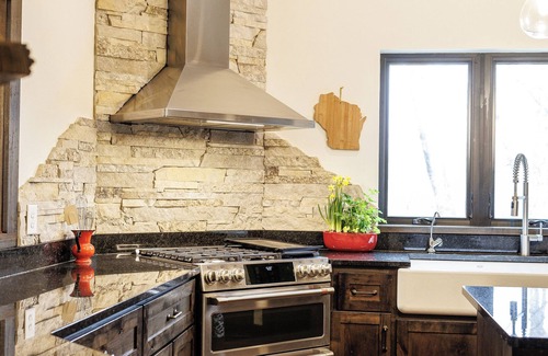 Rubicon House | Erin Hills Area Perfect Getaway, Golf and Wedding GroupsnNEW Fall Color Specials