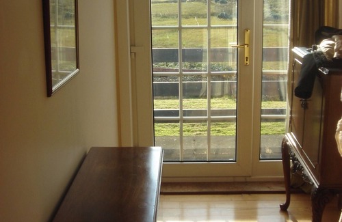 Fionnphort Cottage | Erisgeir Sleeps 6 with Private Grounds