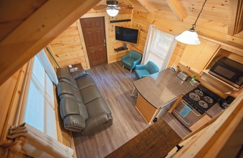 Lookout Valley Neighborhood Association Apartment | Ernie Cabin | Wauhatchie Woodlands Tiny Cabin